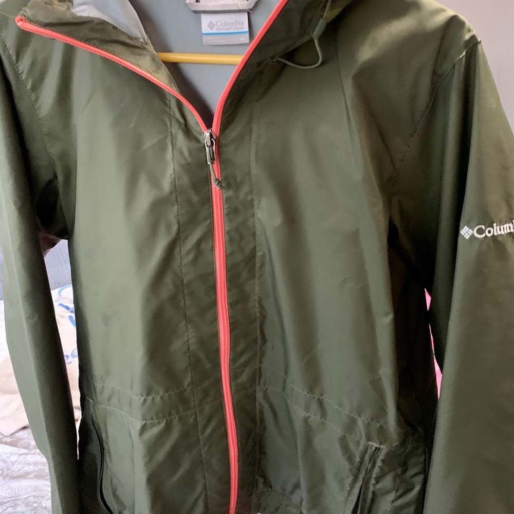 Columbia wind breaker